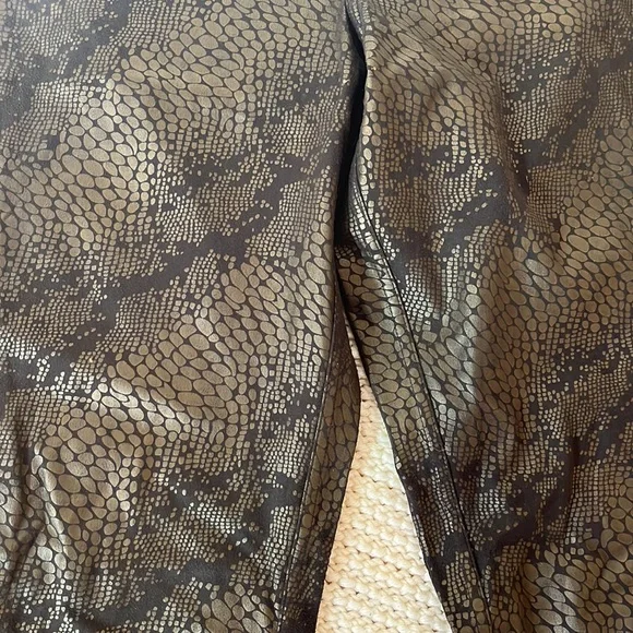 Hue Animal Print pants, Size small, In Excellent Condition, smoke free home - Picture 3 of 9